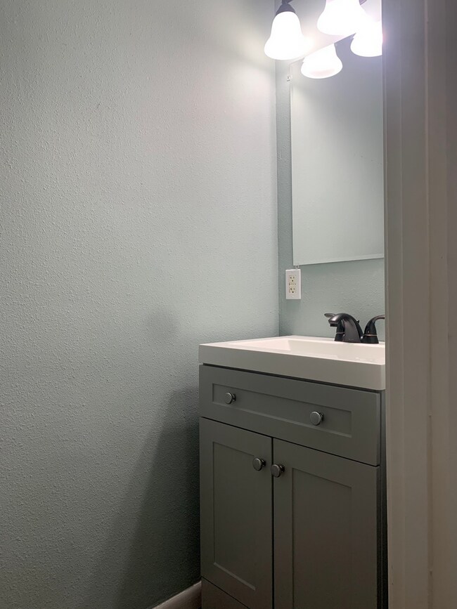 Photo - 2009 W Sycamore St House