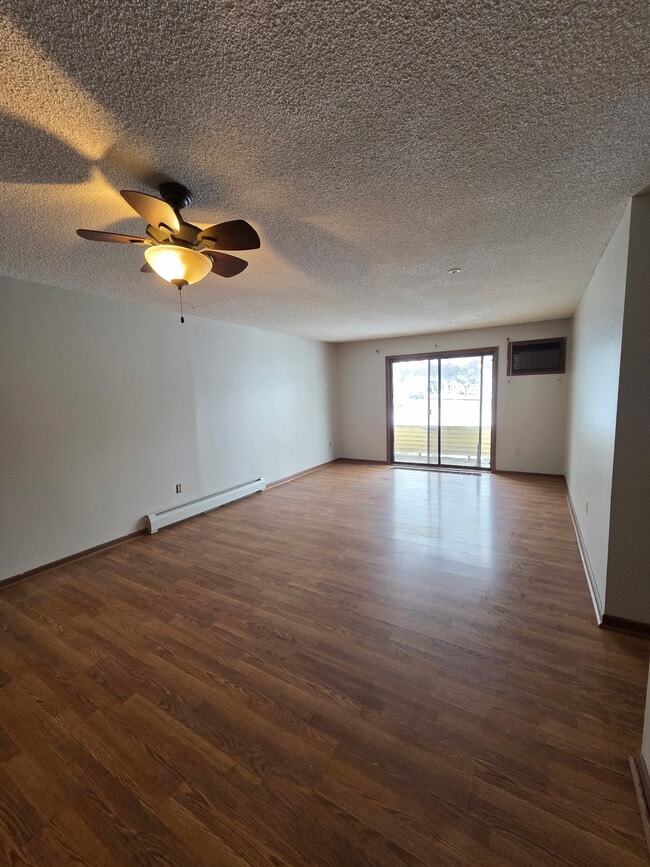 Building Photo - 2220 Valleyhigh Dr NW Unit E101