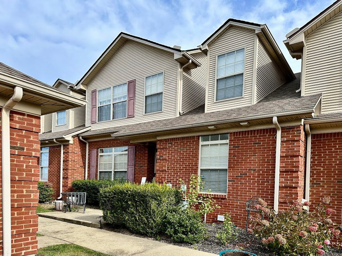 COMING SOON! Beautiful Townhome in Georgetown, by Canewood Golf Course! Garage - COMING SOON! Beautiful Townhome in Georgetown, by Canewood Golf Course! Garage