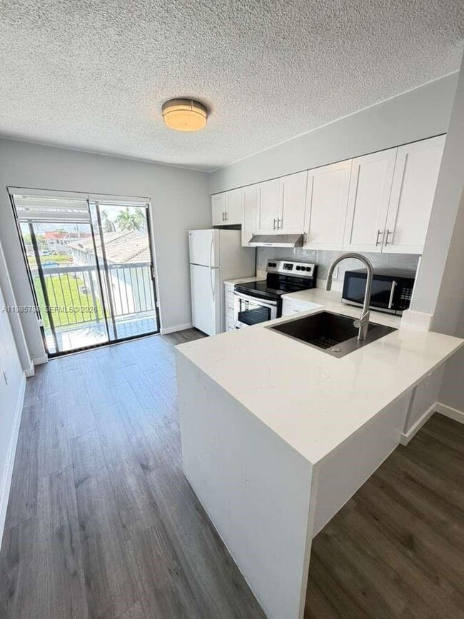 Building Photo - 5290 W 21st Ct Unit 301