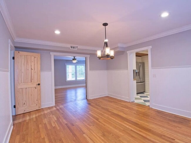 Photo - 821 Brett St