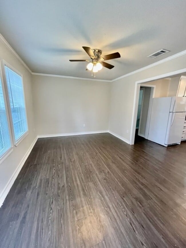 Photo - La Clede Properties Unidad 608 LaClede St.  B (upstairs)