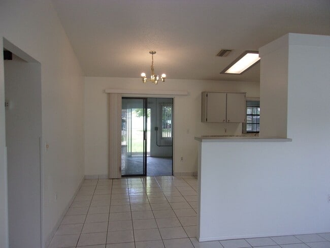 Photo - 2261 Maximilian Ave