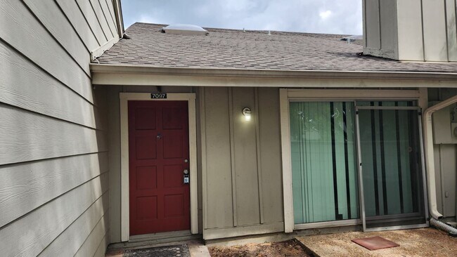 Building Photo - 7097 Greenway Chase St Rental