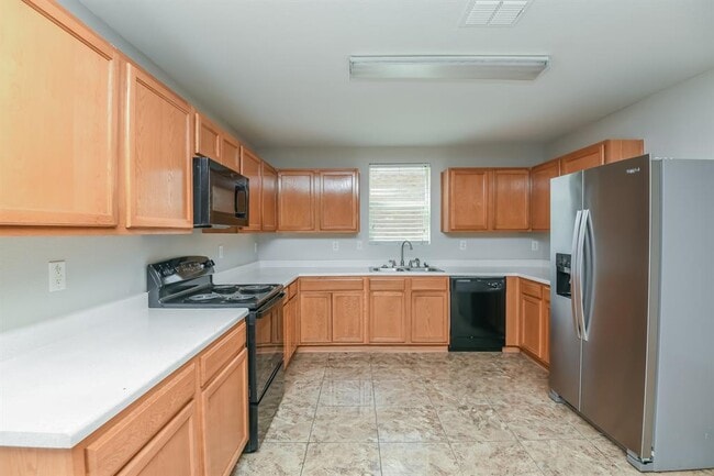 Photo - 1000 Bumble Bee Dr