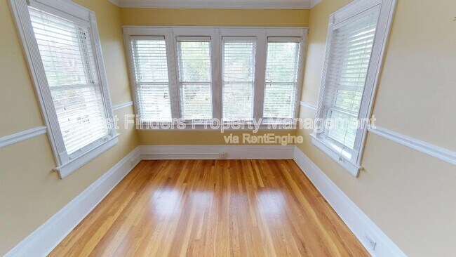 Photo - 2044 Forbes St