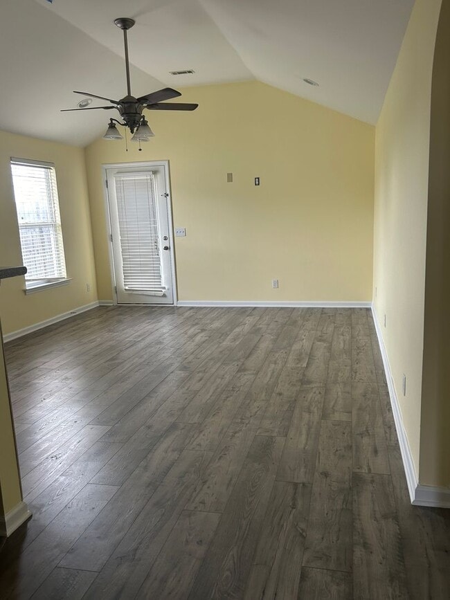 Photo - 201 Wexford Way