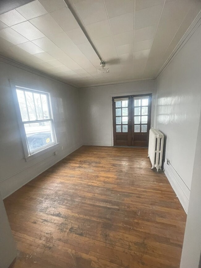 Photo - 605 Wellington Ct Unidad D2