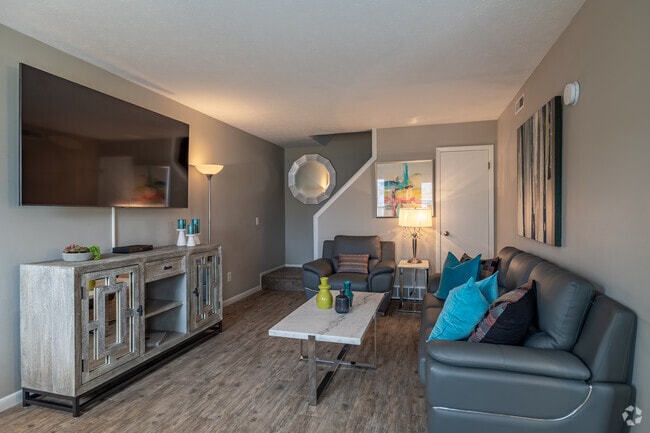 2BD, 1.5BA - 1,100SF