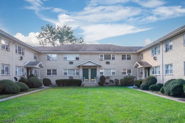 Building Photo - 20 Halsey Ave Unit 14