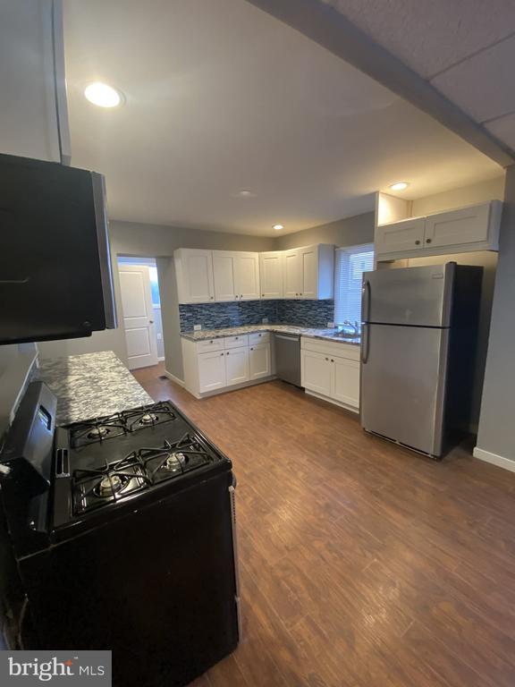 Building Photo - 6534 Torresdale Ave