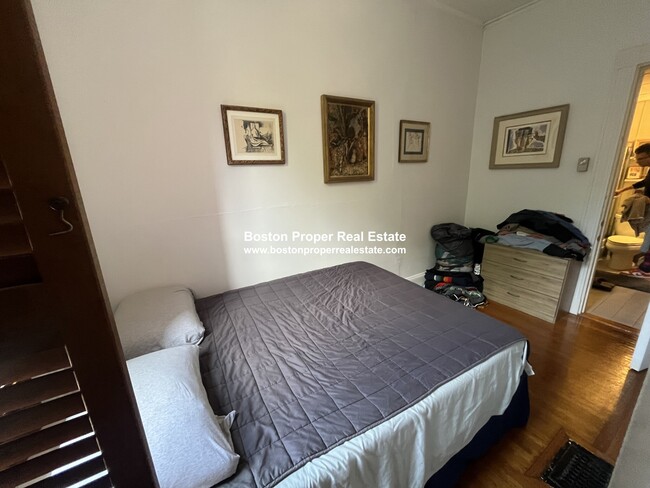 Photo - 291 Newbury St Unit 2r
