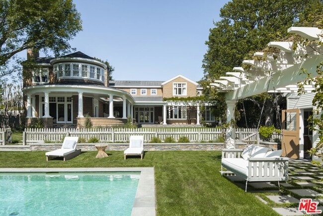 Building Photo - 6763 Zumirez Dr