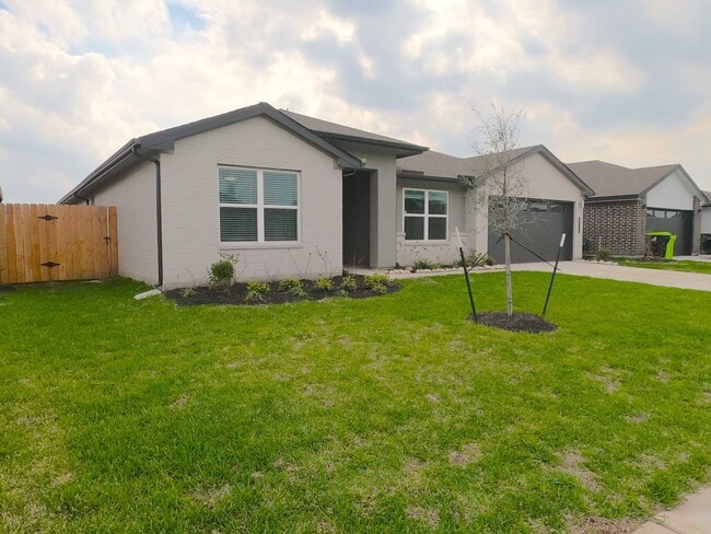 Photo - 1119 Hyde Lk Ln
