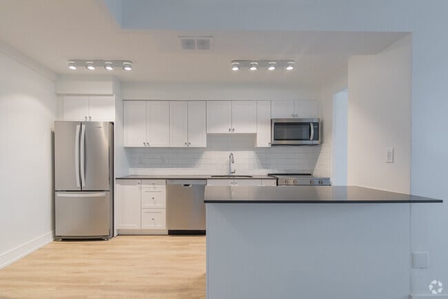 3BR, 2BA - 1,230SF - Kitchen - Champlain Towers at 75 Thorncliffe Park Drive