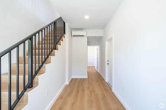 Unit 401 - 4BD, 4BA - 1,734SF - Entrance