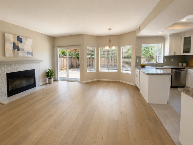 Building Photo - Welcome to this stunning 3 bedroom and 2.5 bathroom in the heart of Fremont, Ca