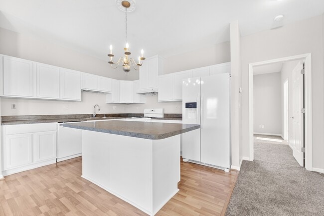 Photo - 2885-2885 5th St