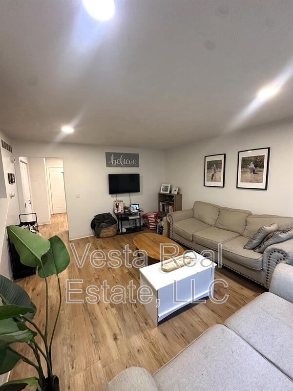 Photo - 104 College Park Ct Unit 1