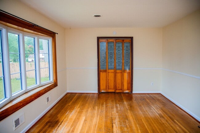 Photo - 706 Erich Rd