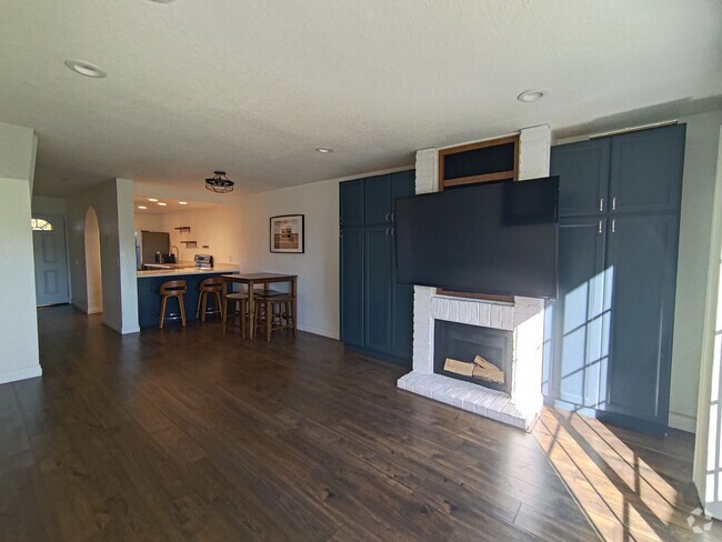 Building Photo - Bright and Remodeled 2 Bed 2.5 Bath Townho... Rental