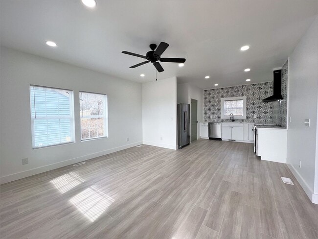 Photo - LOCATED IN HISTORIC PARKRIDGE!!