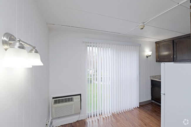 1 BR, 1 BA