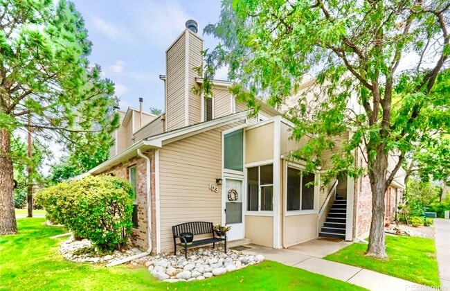 Building Photo - Stylish & Updated 1-Bedroom Loft Retreat i... Unit 204