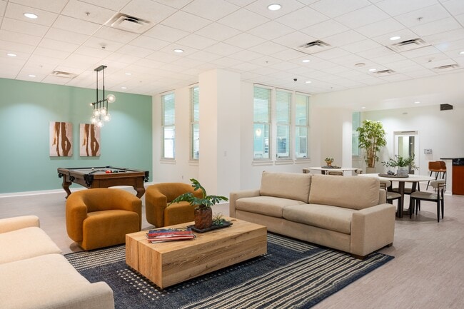 Building Photo - Miller and Rhoads Residences