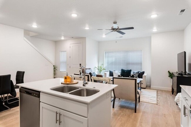 Photo - Desert Color Townhome 4-Bedrooms!