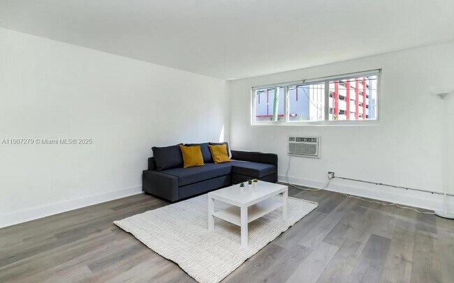 Photo - 143 SW 9th St Unit 108