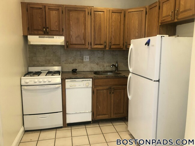 Photo - 240 Kelton St Unidad 3