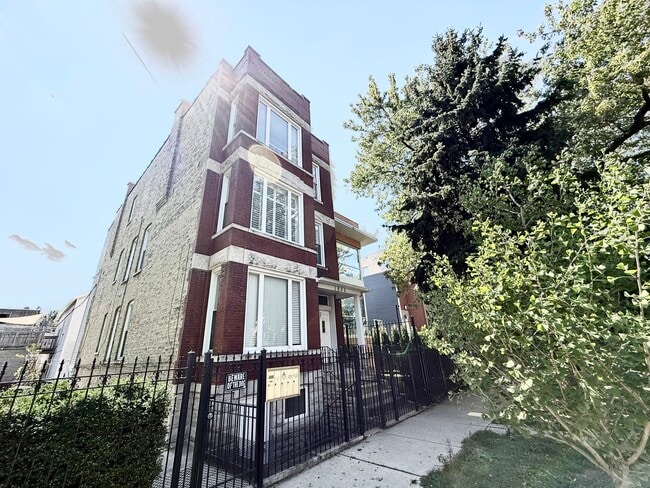 Building Photo - 1905 W Huron St Unit #  02 Rental