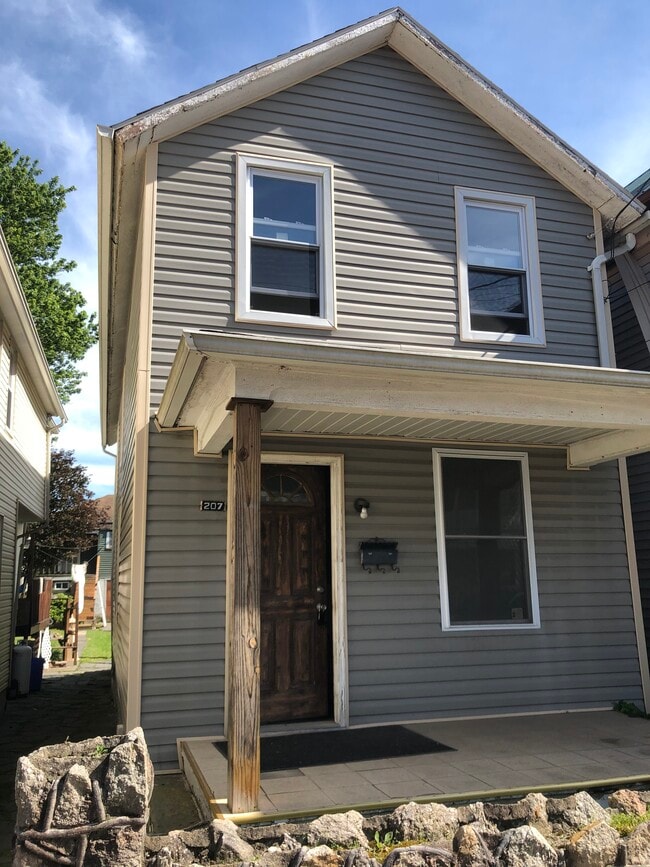 Photo - 207 W Church St