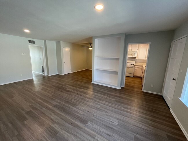 Photo - 18400 Prairie Street