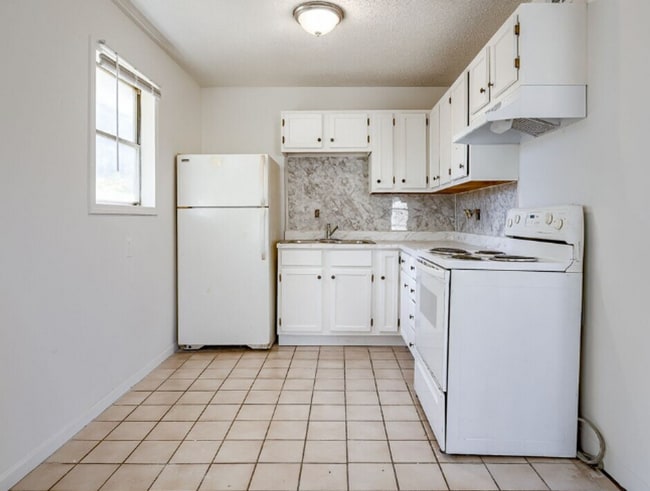 Photo - 6106 E 153 Terrace Unidad B