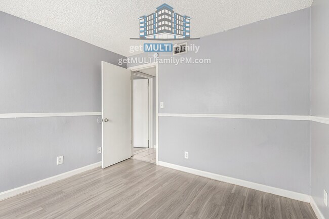 Photo - 2413 W Hazelwood St Unit 282