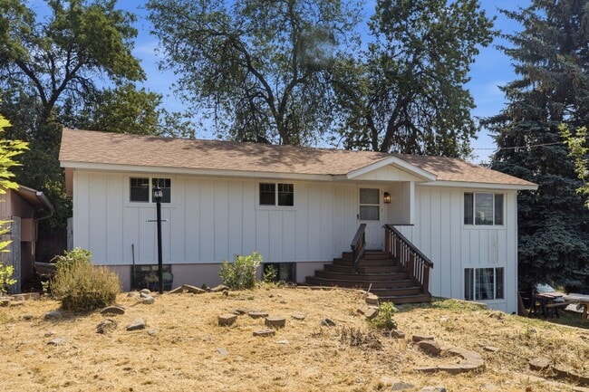 Building Photo - Cherry St Duplex Unit 208