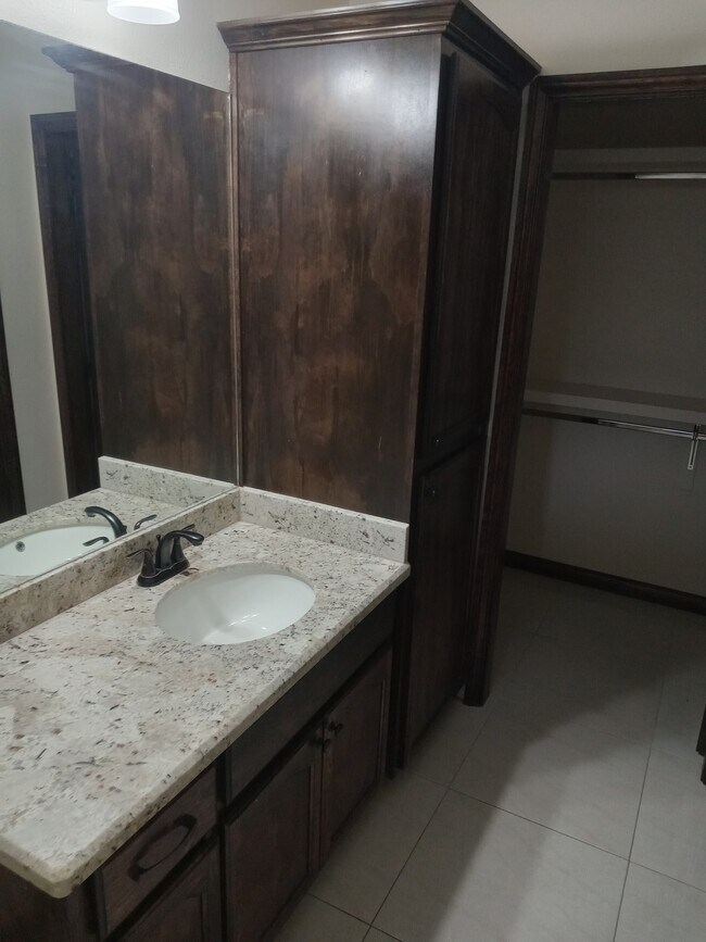 Photo - 317 N Bentsen Palm Dr Unidad 1