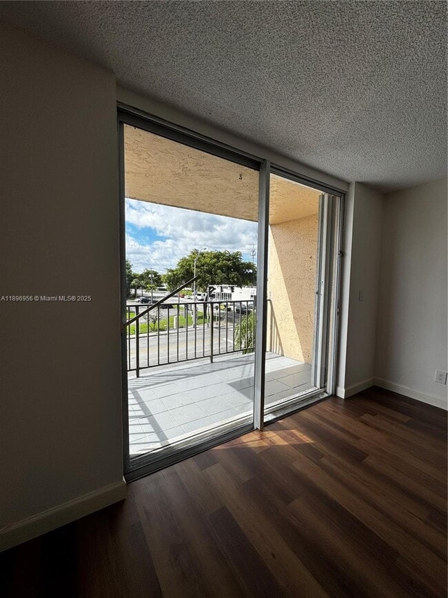Photo - 1465 NE 123rd St Unidad 310