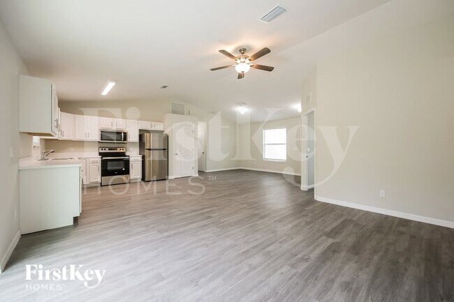 Photo - 840 Puccini Ave S