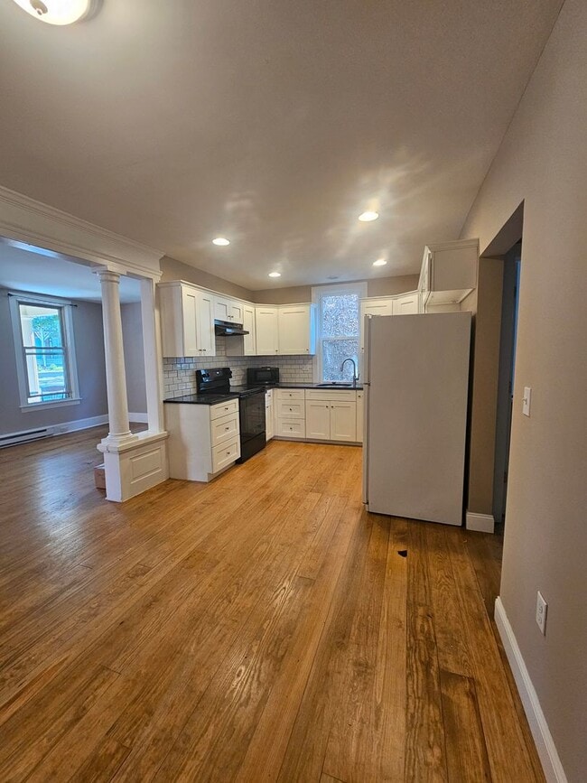 Photo - 320 W Main St