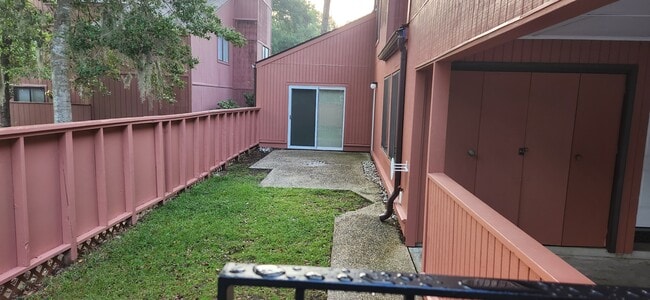 Photo - 102 Saint James Pl