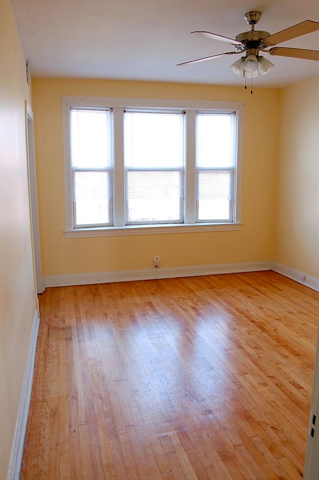 Photo - 3144 N Ridgeway Ave Unit 2