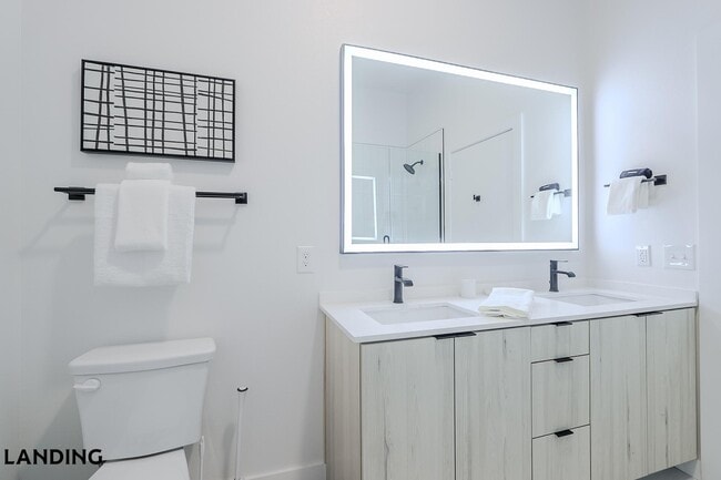 Photo - 2623 Keene St Unidad 570