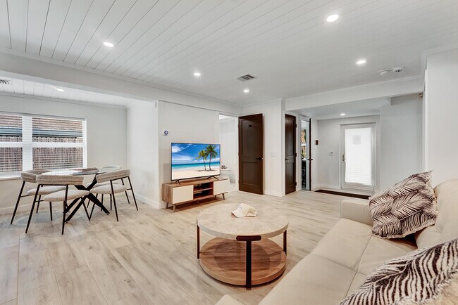 320 NW 3rd Ave