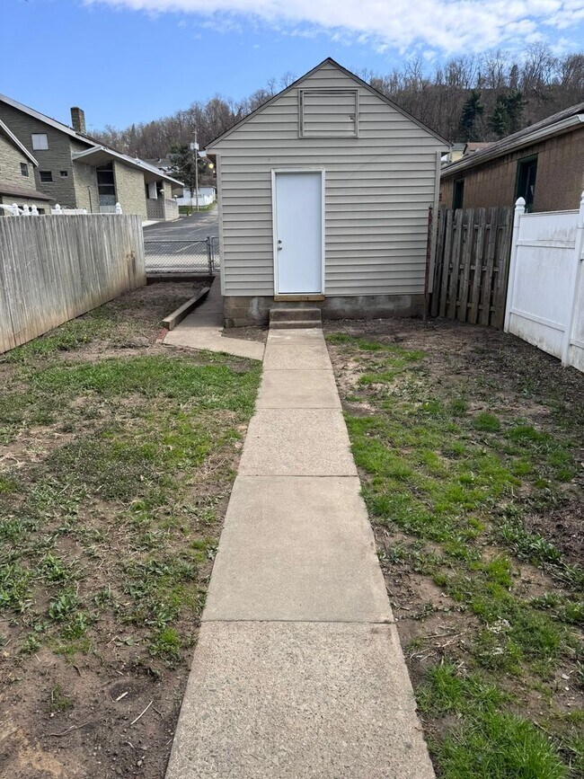 Photo - Gorgeous Fully Renovated 4-Bed 1-Bath House In Christy Park!!!