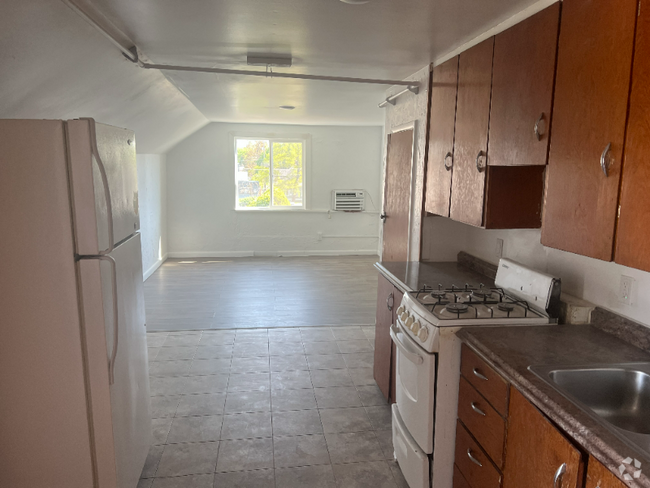 Building Photo - 325 1st Ave Unit H Rental
