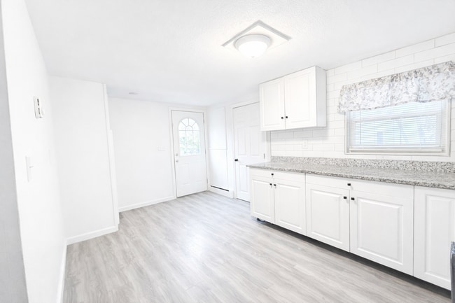 Kitchen - 36 Candice St