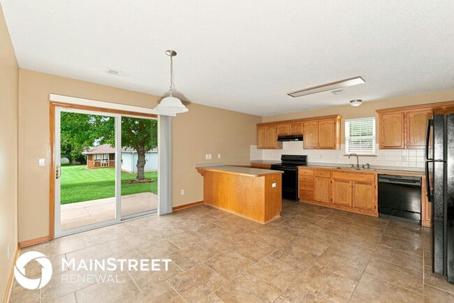 Photo - 310 E Elm St